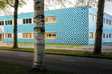 The STENI panels are adorned with a printed pattern.